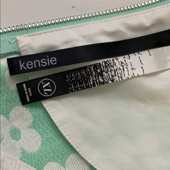 Kensie Floral Blouse - Picture 5 of 6